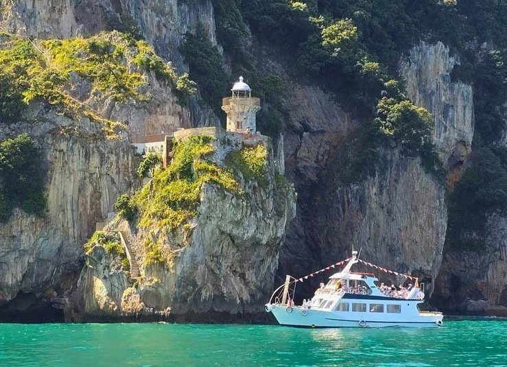 Barco Faro del Caballo